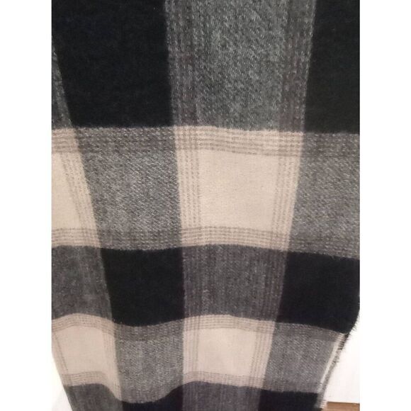 ZARA wide scarf, shawl. 25 in x 108 in - Picture 2 of 5